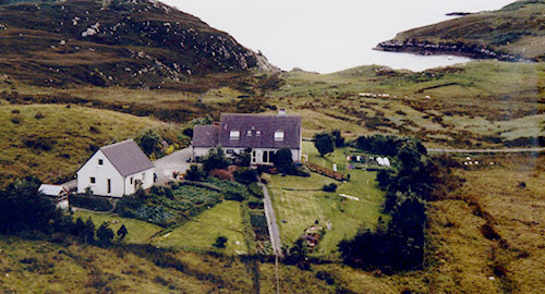 #htmlcaption2 aerial view of two houses